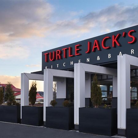Doubletree By Hilton West Kelowna Exteriör bild