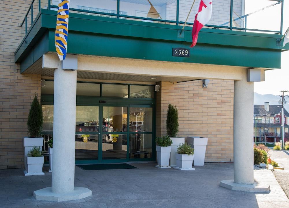 Doubletree By Hilton West Kelowna Exteriör bild