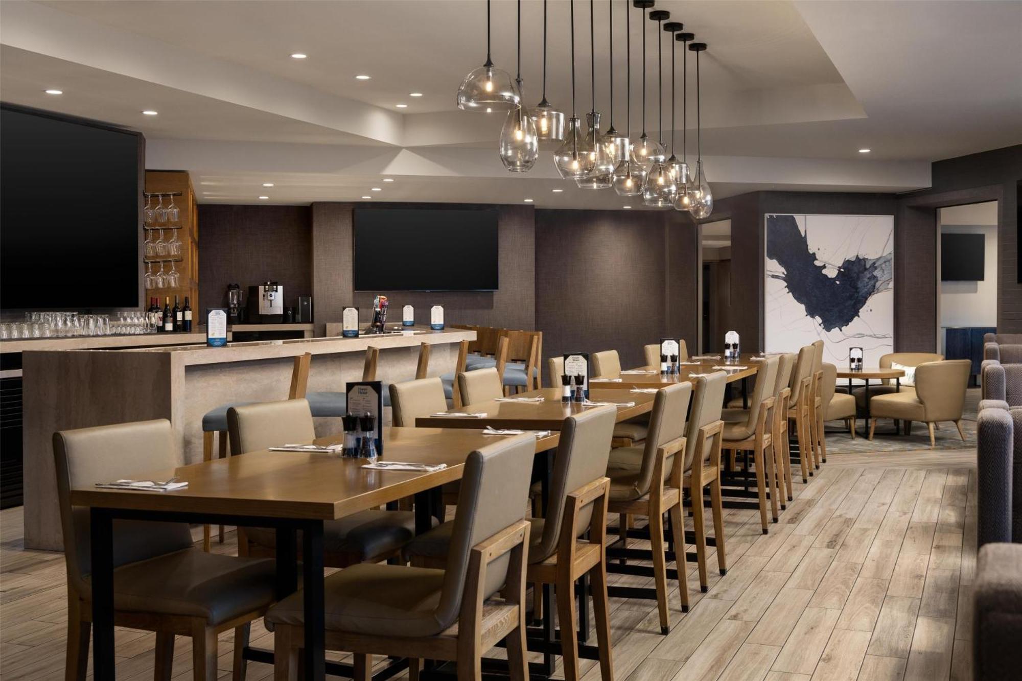 Doubletree By Hilton West Kelowna Exteriör bild