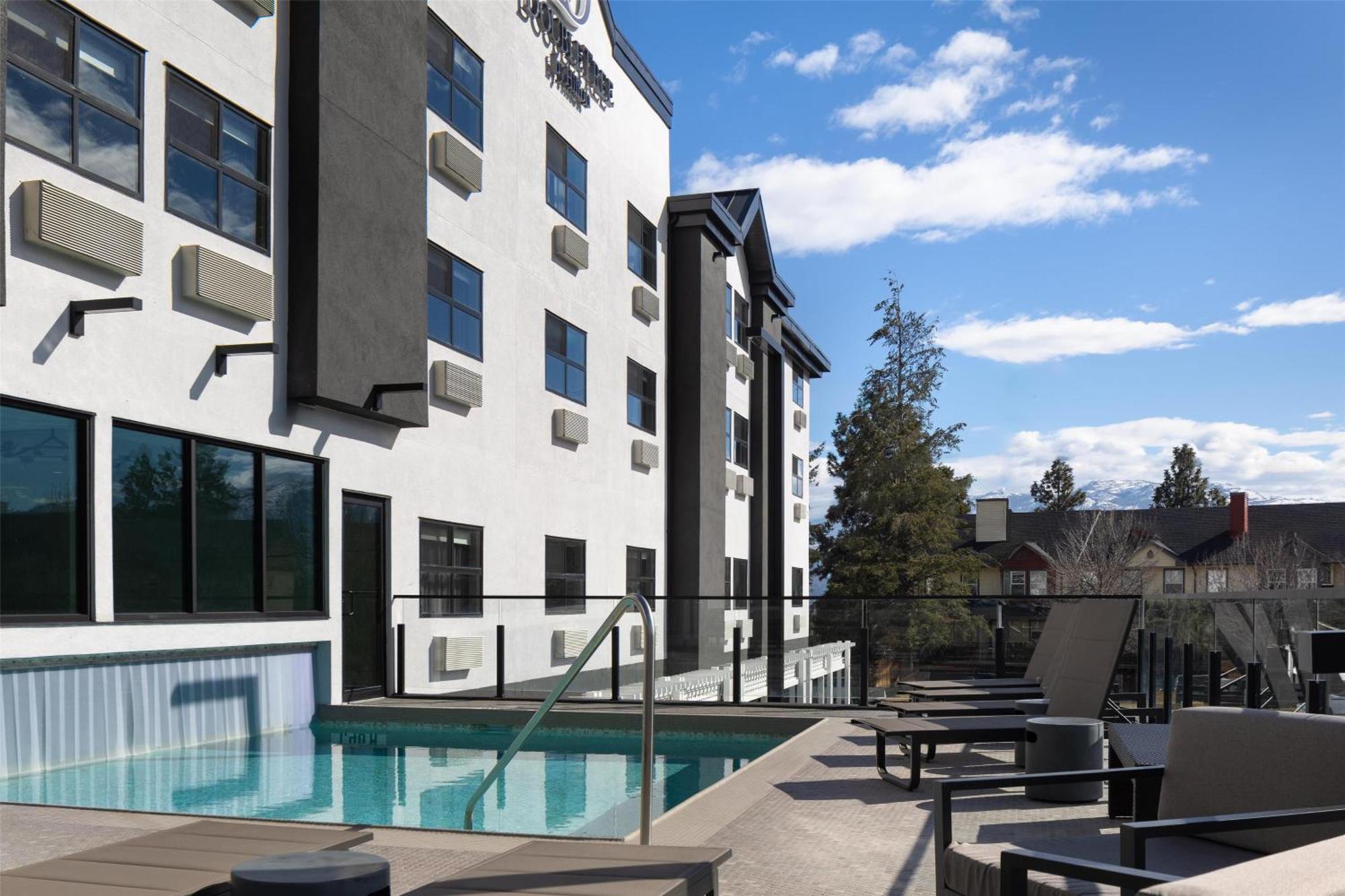 Doubletree By Hilton West Kelowna Exteriör bild