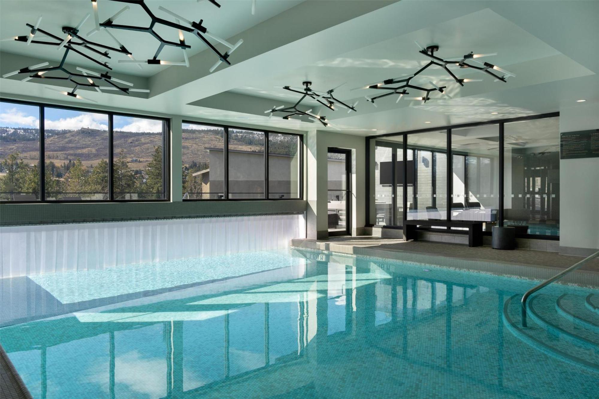 Doubletree By Hilton West Kelowna Exteriör bild
