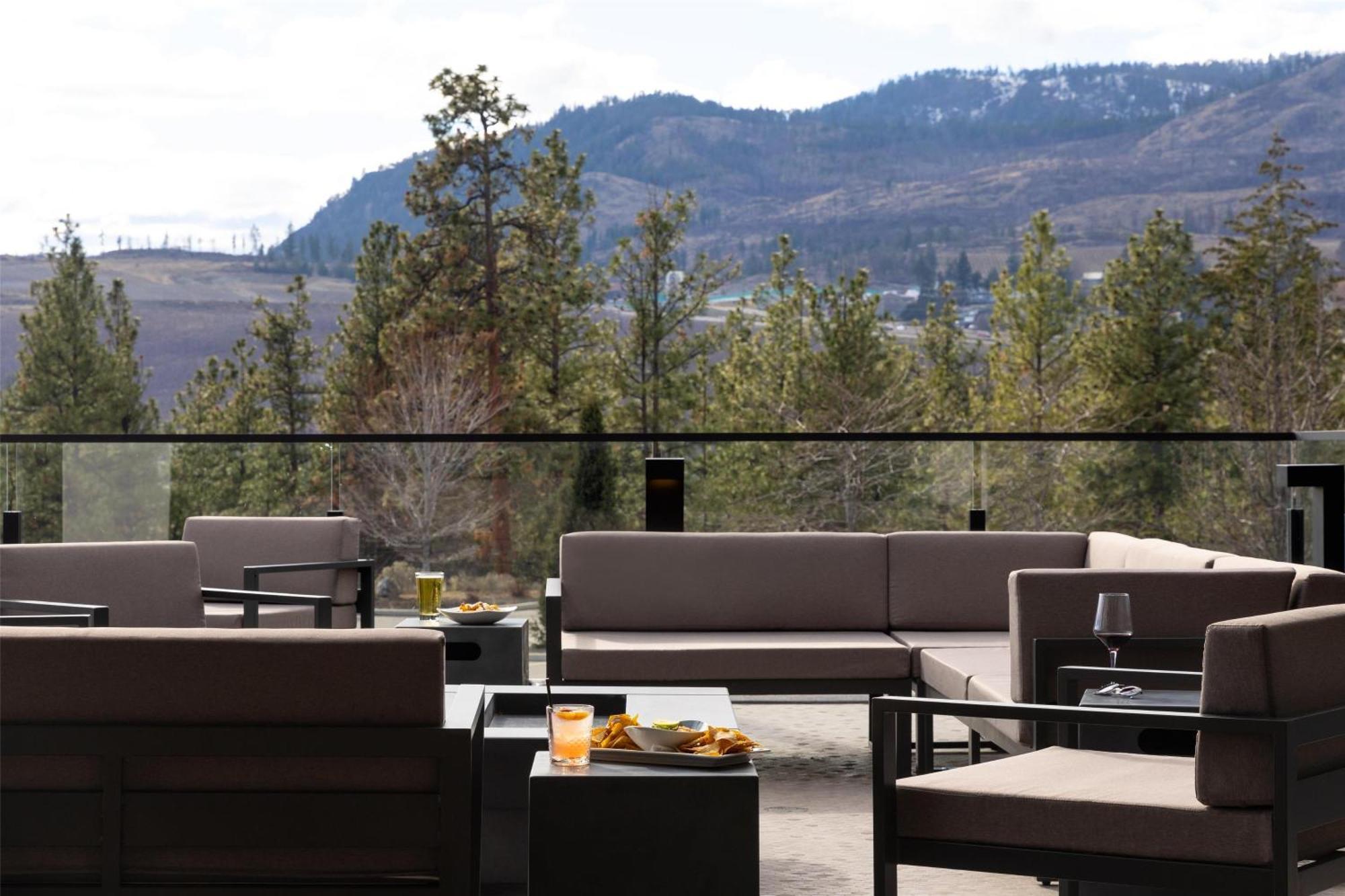 Doubletree By Hilton West Kelowna Exteriör bild