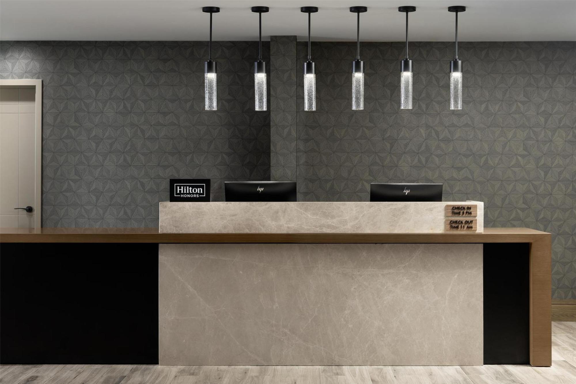 Doubletree By Hilton West Kelowna Exteriör bild