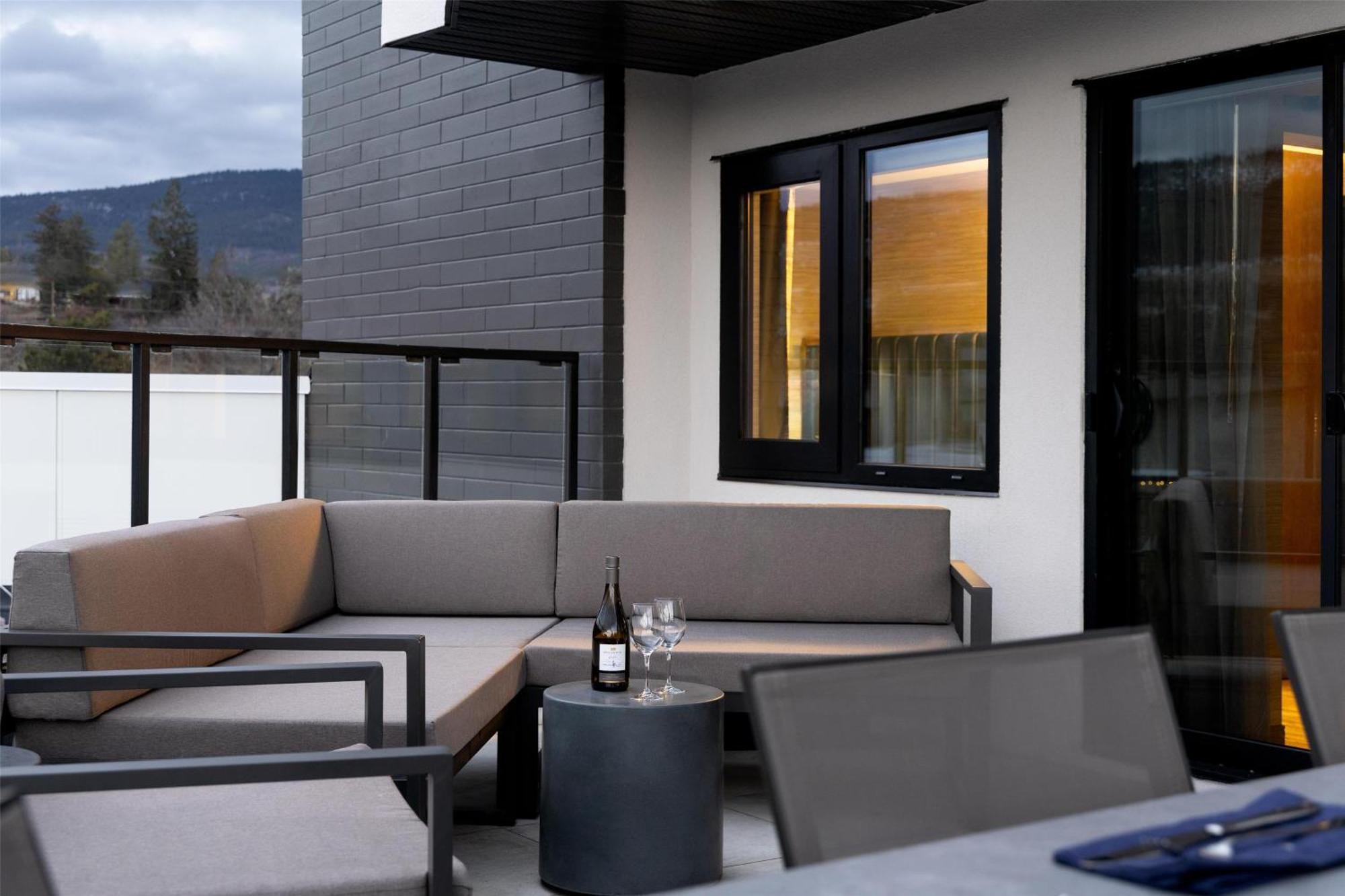Doubletree By Hilton West Kelowna Exteriör bild