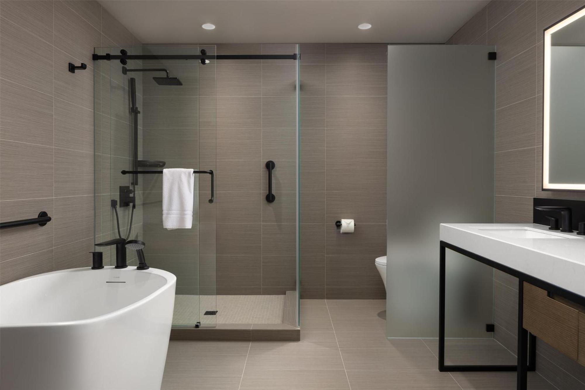 Doubletree By Hilton West Kelowna Exteriör bild
