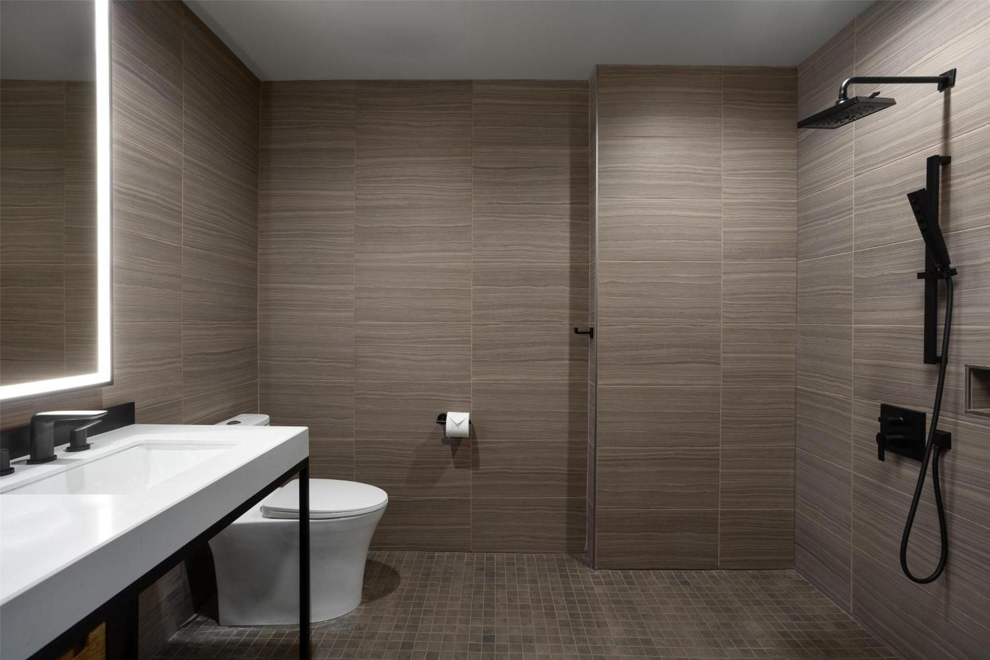Doubletree By Hilton West Kelowna Exteriör bild