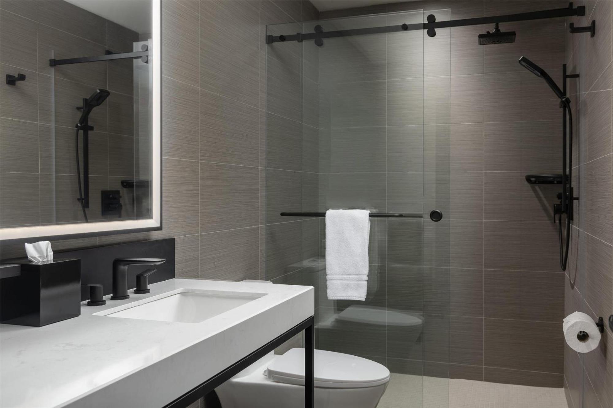 Doubletree By Hilton West Kelowna Exteriör bild