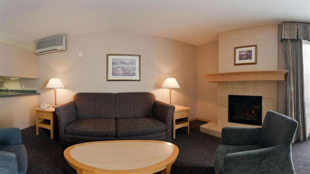 Doubletree By Hilton West Kelowna Exteriör bild